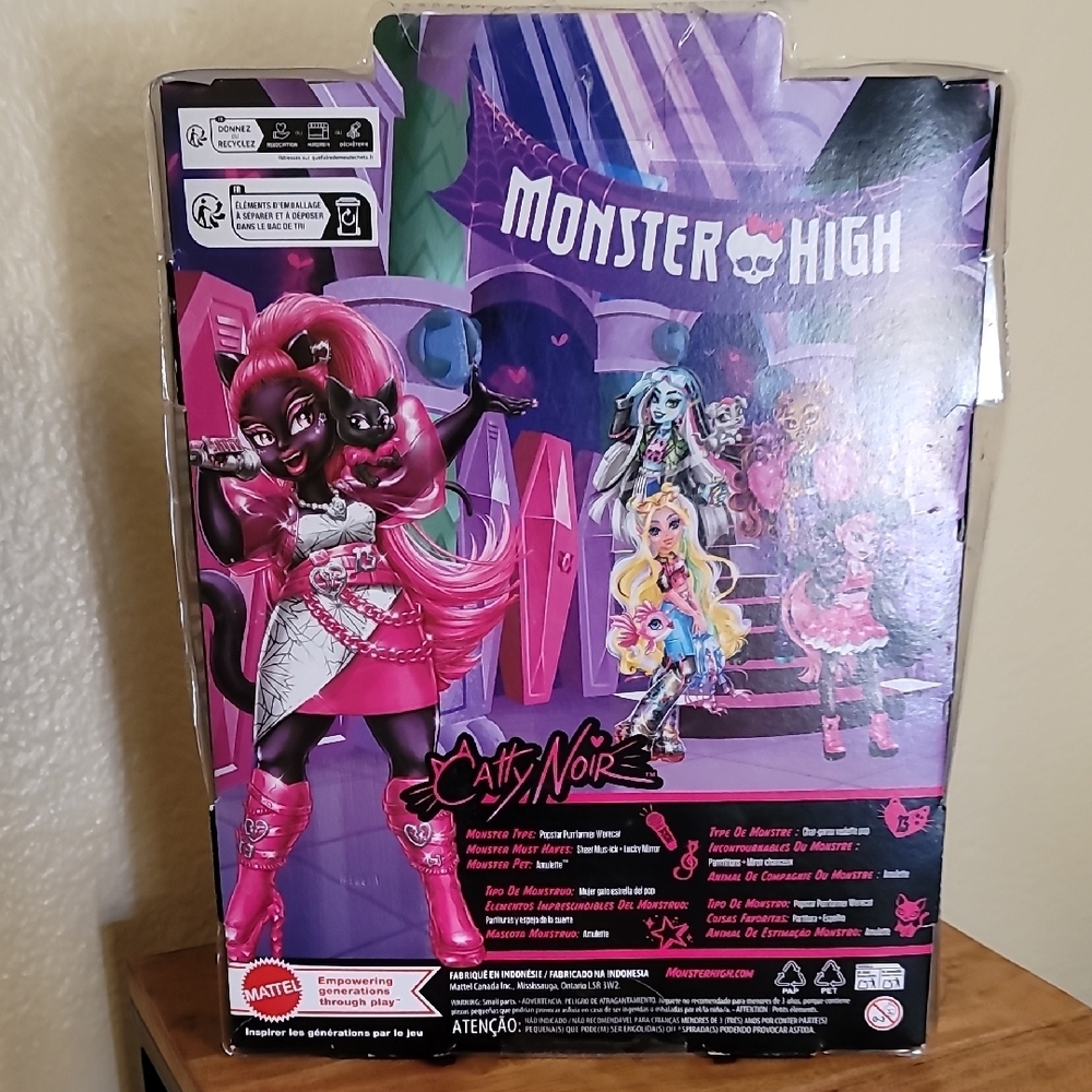 Monster High Black Doll "Caty Noir" with Pink and Silver Outfit - Picture 5 of 6